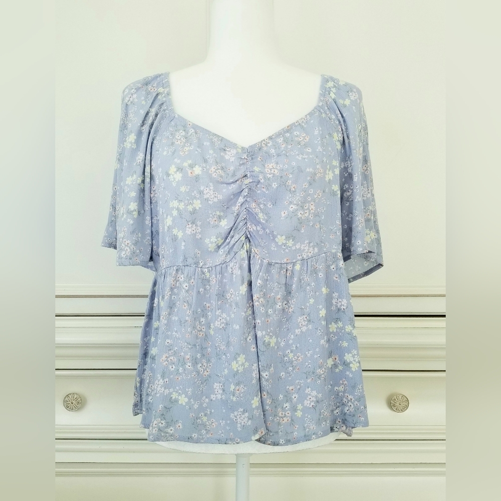 Hippie Rose Blue Floral Flutter Sleeve Empire Waist Crepe Top Large NWT